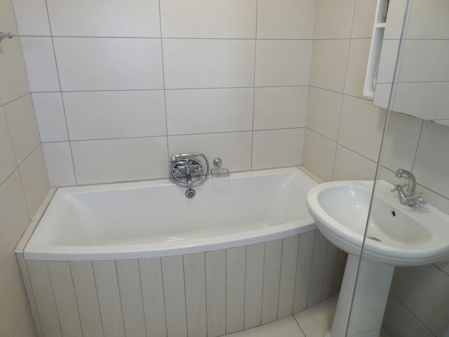 3 Bedroom Property for Sale in Hoogland Western Cape